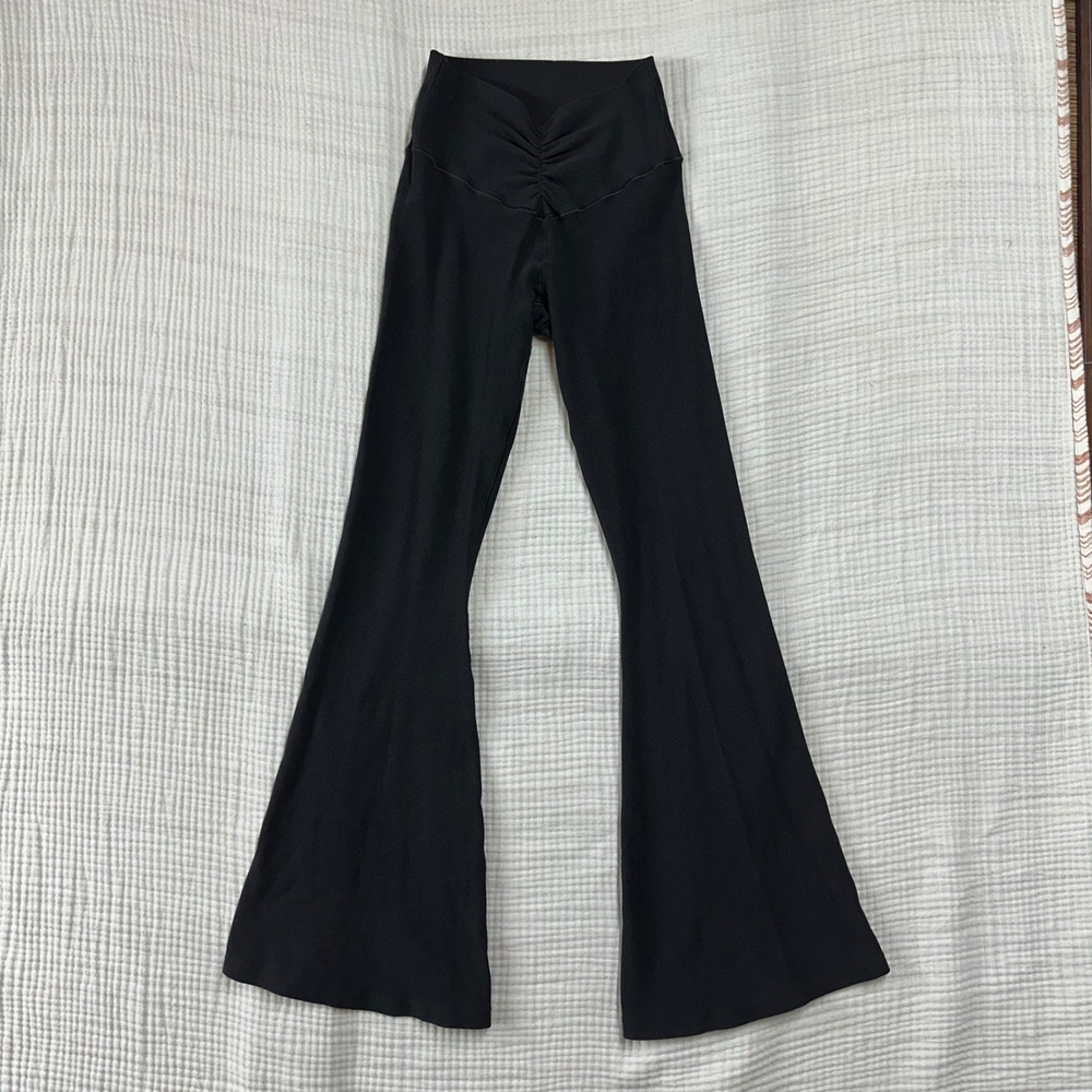 OFFLINE Aerie Womens Flare Leggings waffle knit Black Ruched front size M short